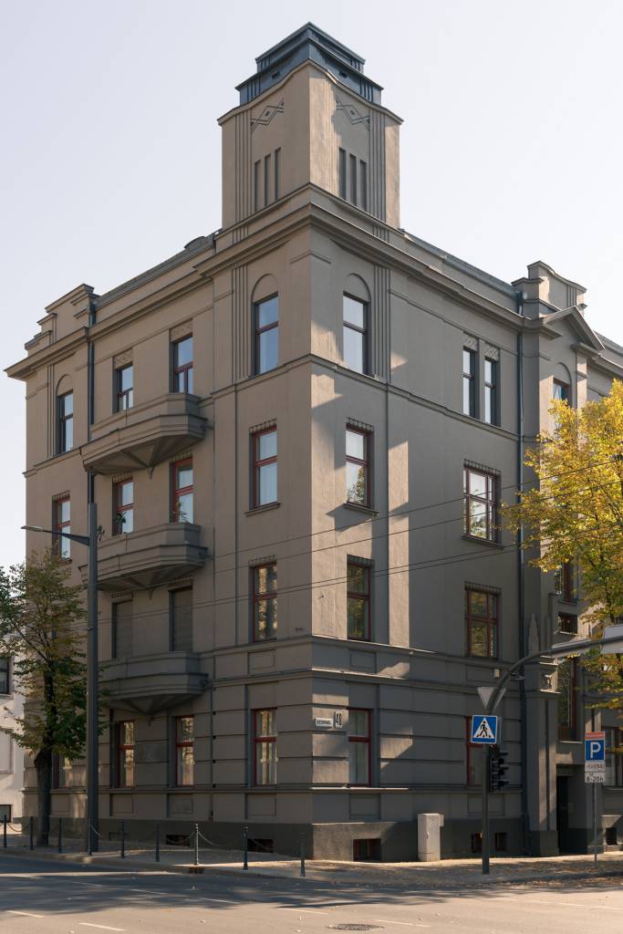 Art Deco muziejaus pastatas iš išorės taip pat atkreipia praeivių dėmesį. K. Kaniušėnaitės ir M. Ščajevo fotografija