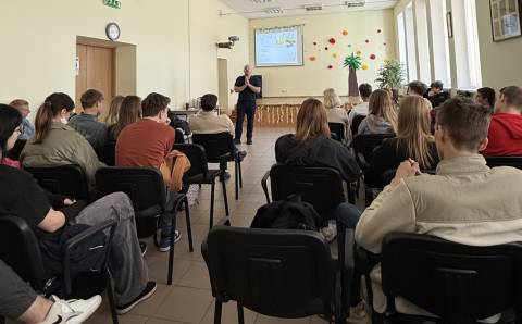 Semeliškių gimnazijoje – paskaitos apie stresą ir emocijas su lektoriumi A. Šabajevu
