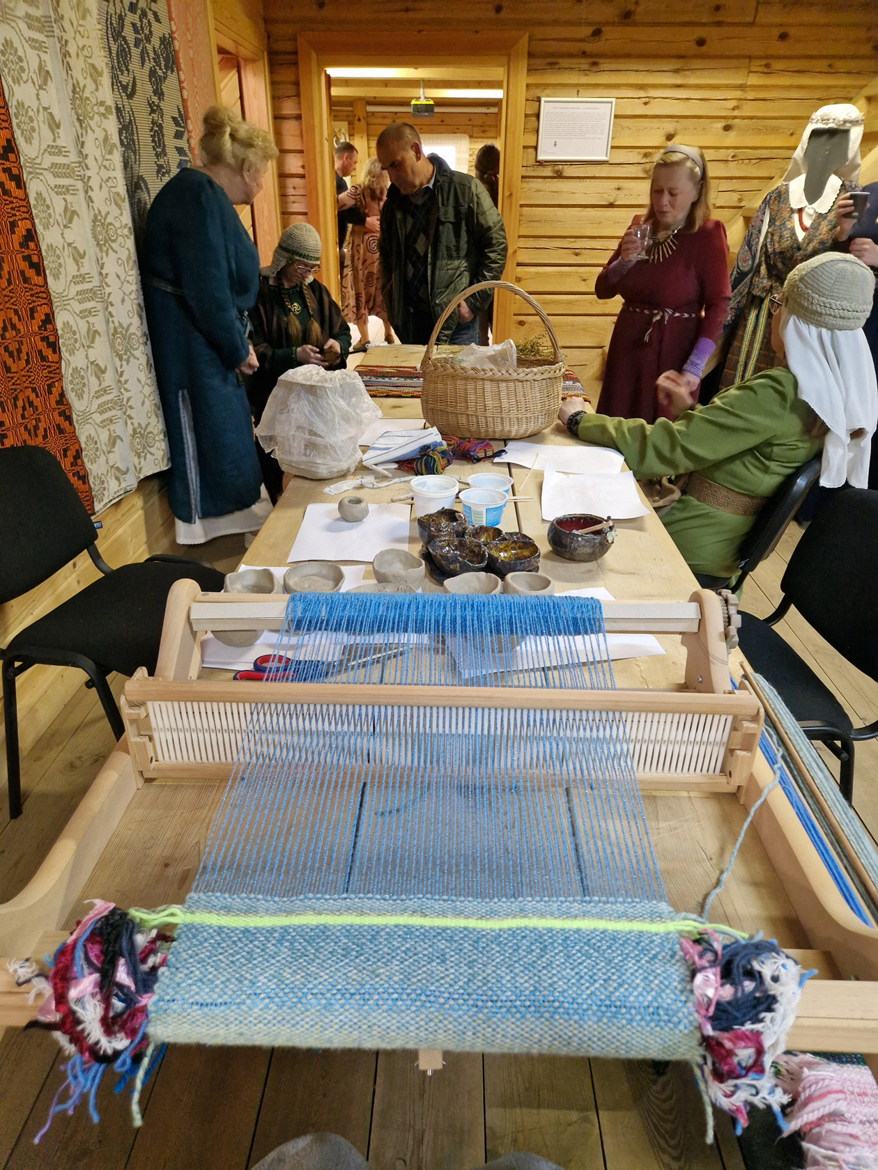 Senųjų amatų tradicijos iš kartos į kartą perduodamos entuziastų dėka