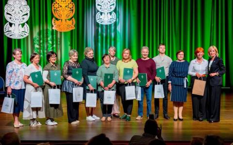 Elektrėnų tautodailininkai sugrįžo iš „Aukso vainiko“ parodos įkvėpti kūrybos
