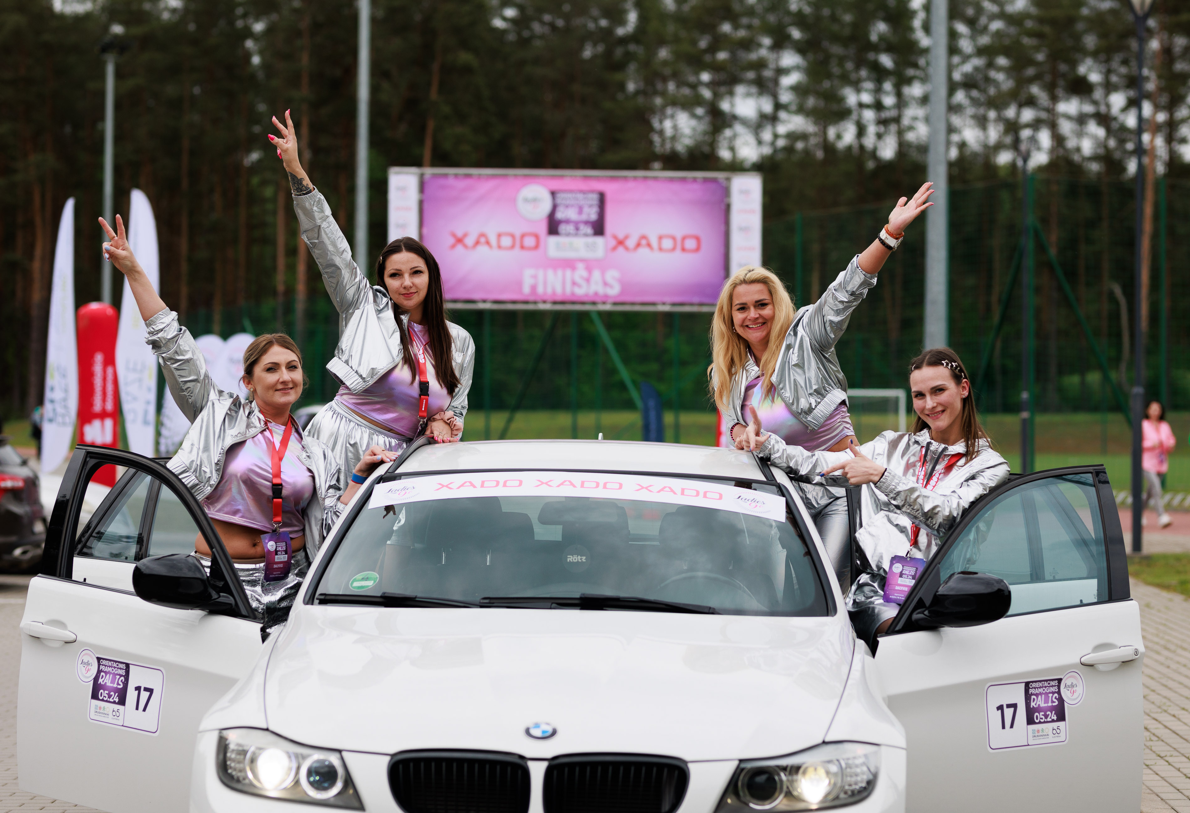„Ladies Go“ ralyje aplinkinius stebino kosminiai dalyvių įvaizdžiai