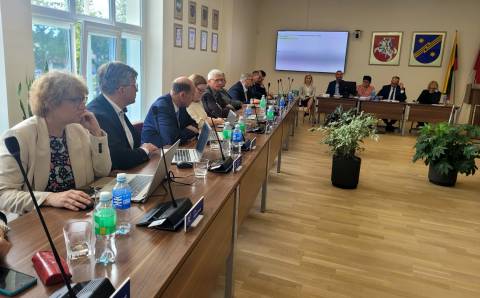 Retas įvykis: visi sprendimų projektai patvirtinti balsuojant vieningai