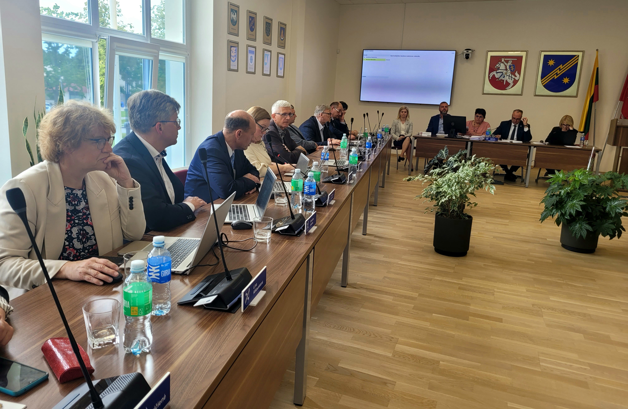 Retas įvykis: visi sprendimų projektai patvirtinti balsuojant vieningai