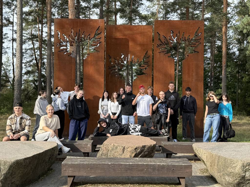 Netradicinė pamoka-ekskursija Druskininkuose Mikalojaus Konstantino Čiurlionio 150-mečiui: nuo Raigardo slėnio iki M. K. Čiurlionio namų-muziejaus ir V. K. Jonyno galerijos
