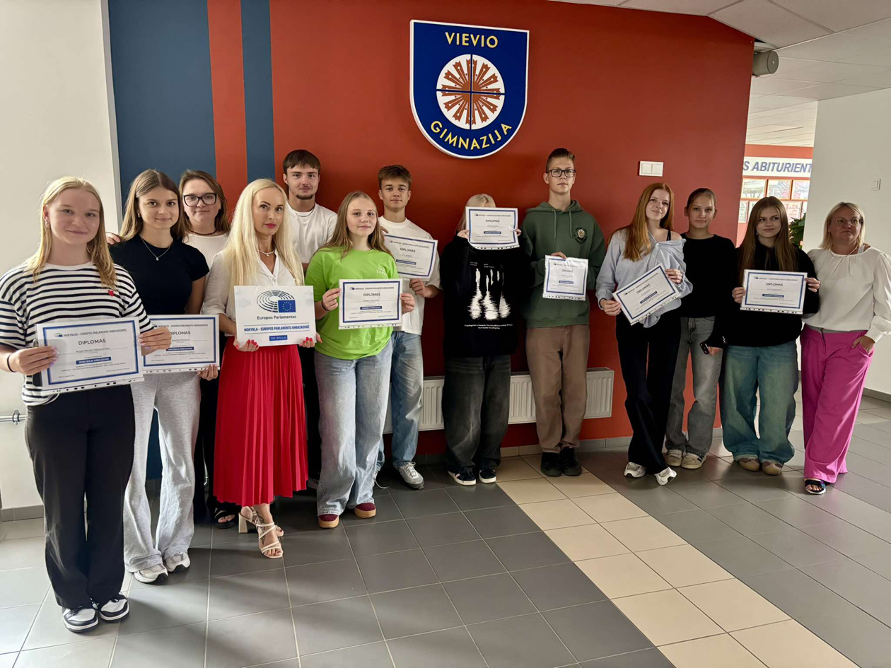 Vievio gimnazijos MEPA komanda šventė pirmąjį gimtadienį