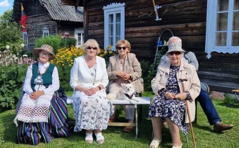 Kaimo sukaktis dainų ir šokių verpete bei kraštiečių bendrystėje