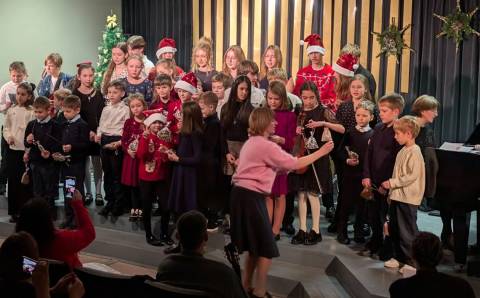 Muzika, jungianti šeimas ir kartas
