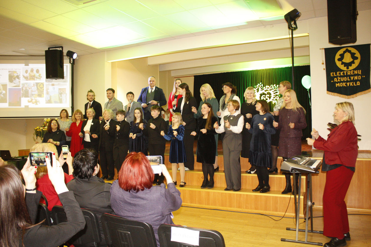 65 metų kelionė laiku: Elektrėnų mokykla švenčia jubiliejų