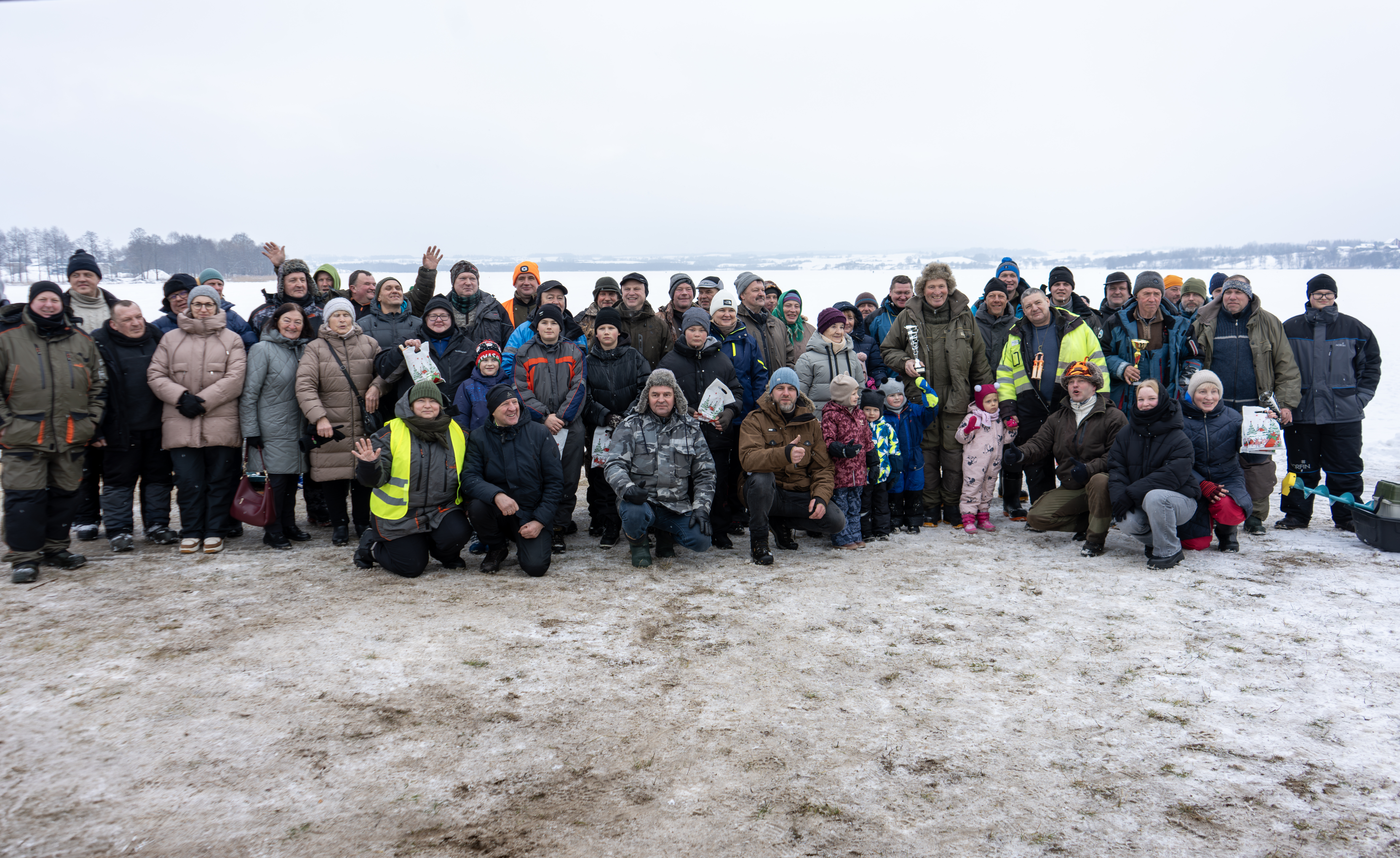 Vievyje surengtos poledinės žūklės varžybos subūrė žvejus iš visos Lietuvos