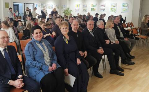 Ketvirtosios karo metinės: vaikų piešiniuose – dviejų tautų vienybė