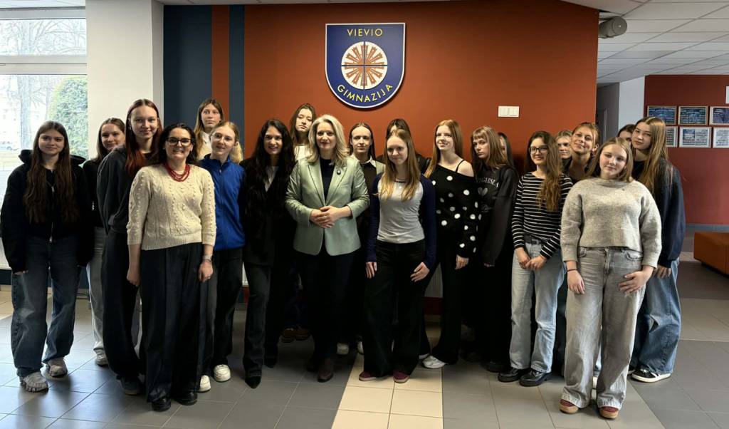 Apie mergaičių ir merginų lyderystę, pasitikėjimą savimi