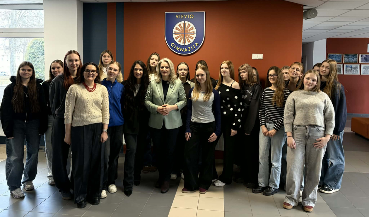 Apie mergaičių ir merginų lyderystę, pasitikėjimą savimi