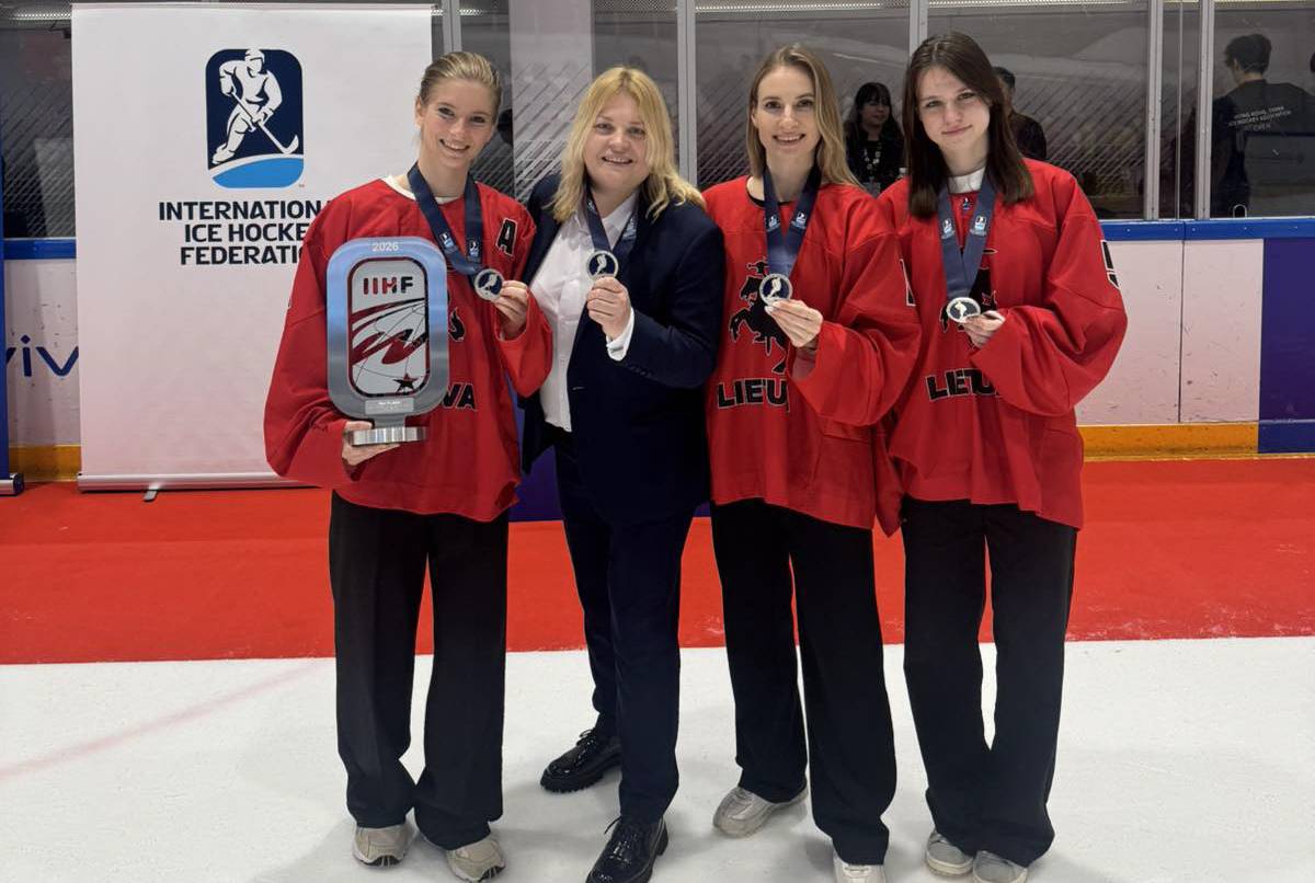 Lietuvos moterų ledo ritulio rinktinė iškovojopasaulio čempionato II diviziono sidabro medalius