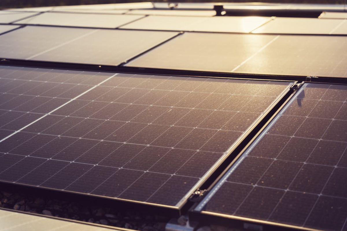 Saulės elektrinių baterijos – norintiems gyventi tvariau ir ekonomiškiau