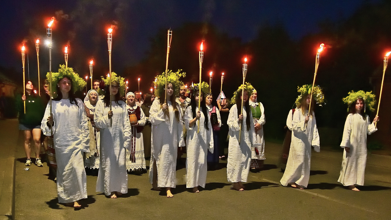 Šventinės eisenos priešakyje – gražus Vievio jaunimas