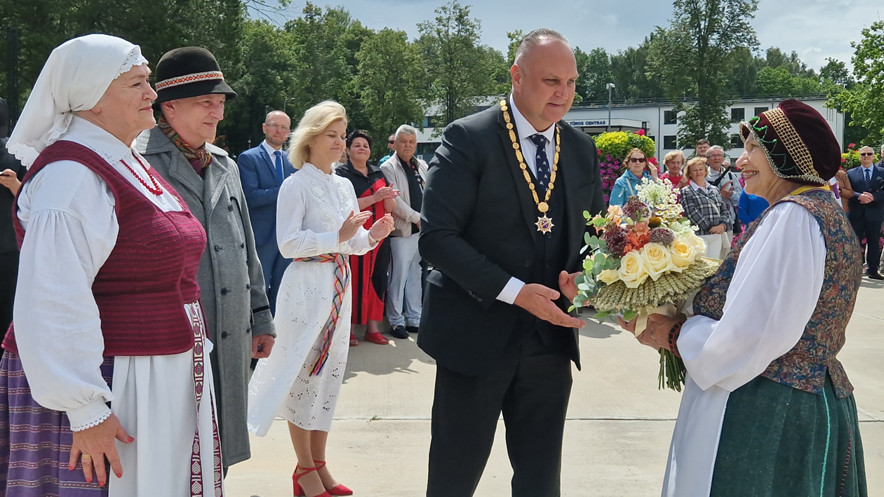Garbės pilietės Onos Rasutės Šakienės prisiminimai apie mokyklas ir mokytojus