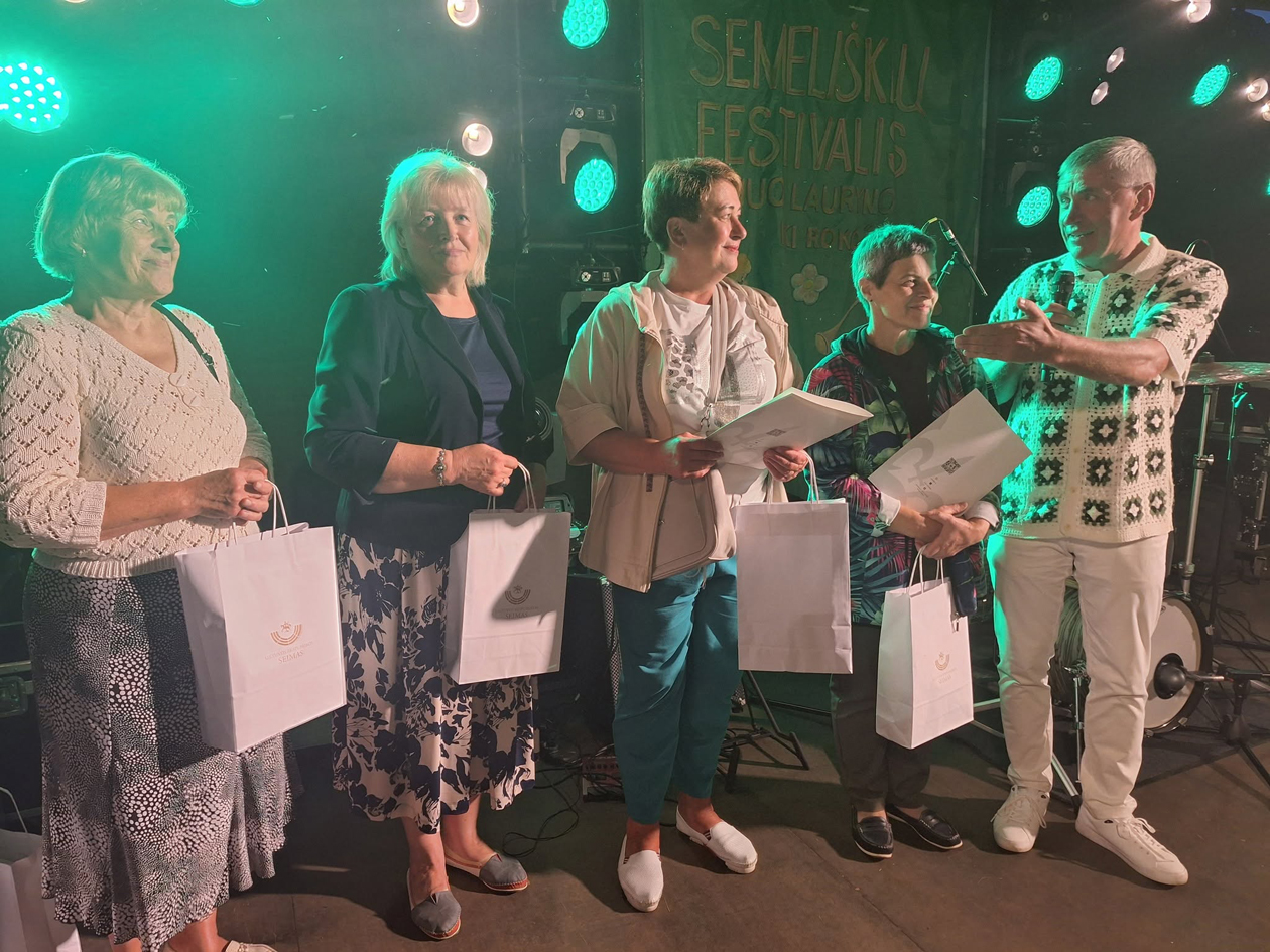 Mažoji kultūros sostinė – Semeliškės – kvepėjo Strėvos gaiva, sunokusiais obuoliais, atlaidų smilkalais, Semeliškių žolelėmis ir paveikslų dažais
