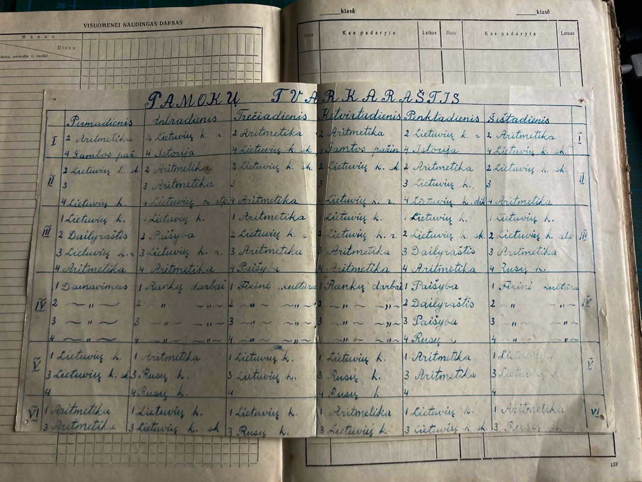 Taip XX a. šeštajame dešimtmetyje atrodė mokytojų dienynai ir pamokų tvarkaraščiai